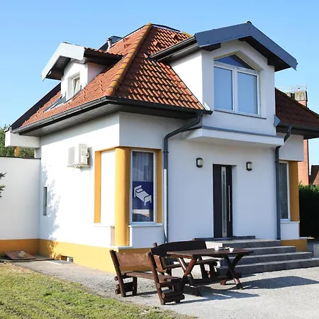 Rózsa Csárda Bungalow&caravan Park *
