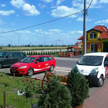 Rozsa Csarda & * Hegyeshalom